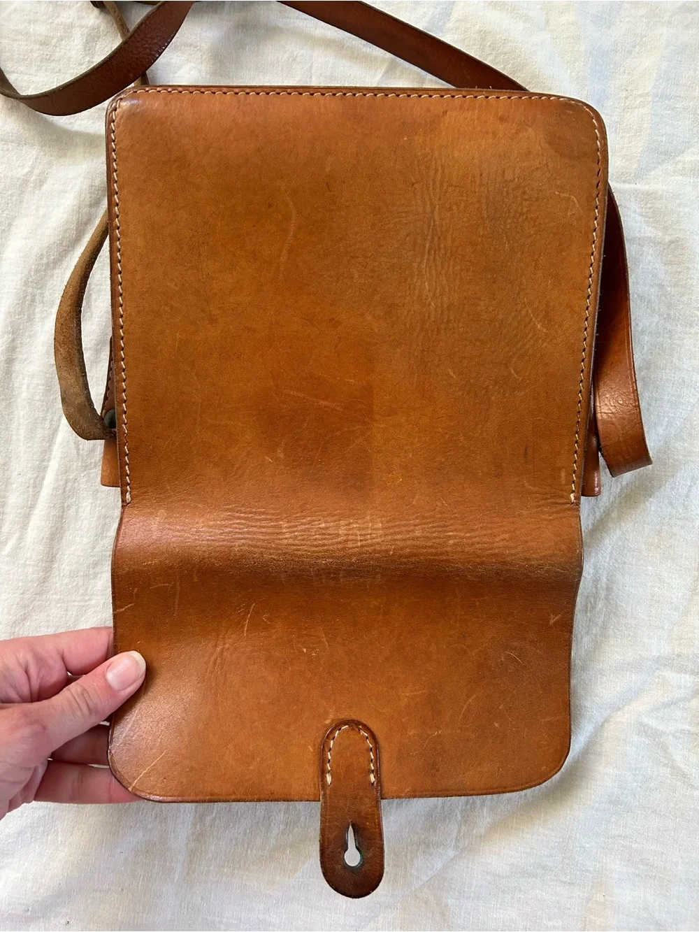 Vintage Classic Brown Leather Crossbody Bag - Picture 3 of 3